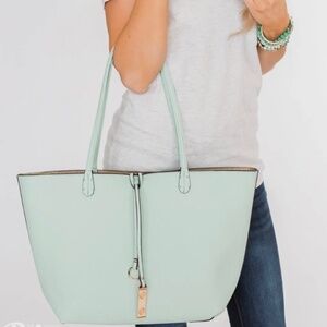 Reversible tote